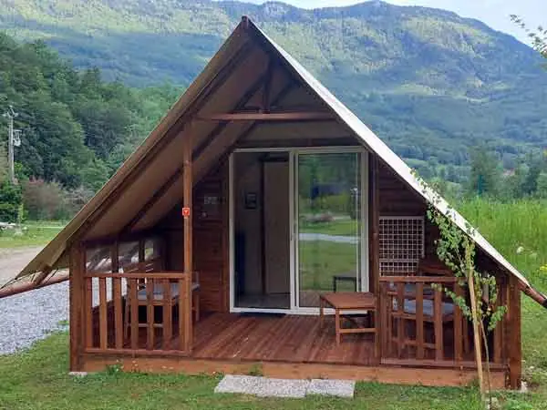 Tentes insolite camping de montagne haut Jura