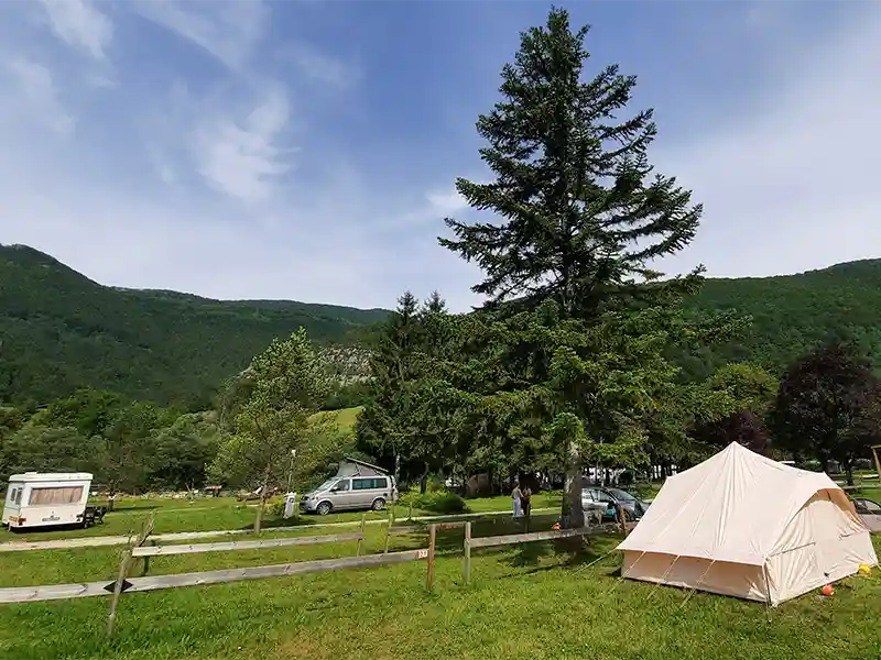 pitch tent camping Jura