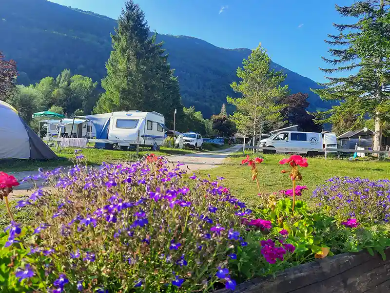 pitch caravan camping Haut Jura