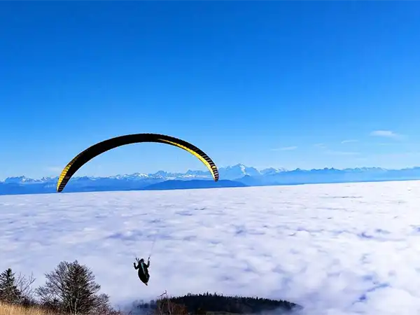 paragliding winter Jura